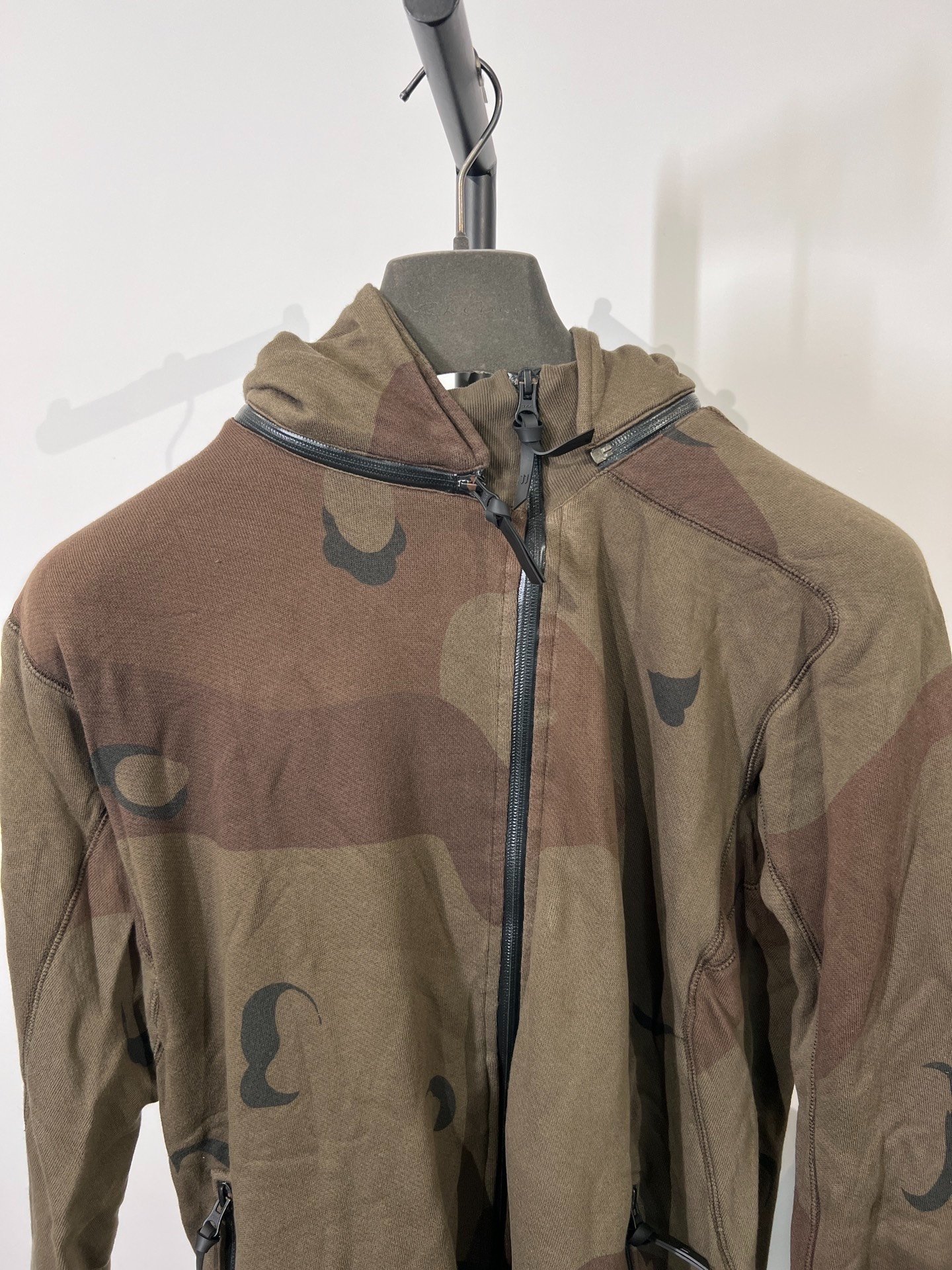Boris Bidjan Saberi Camo Diagonal Zip Jacket — detail