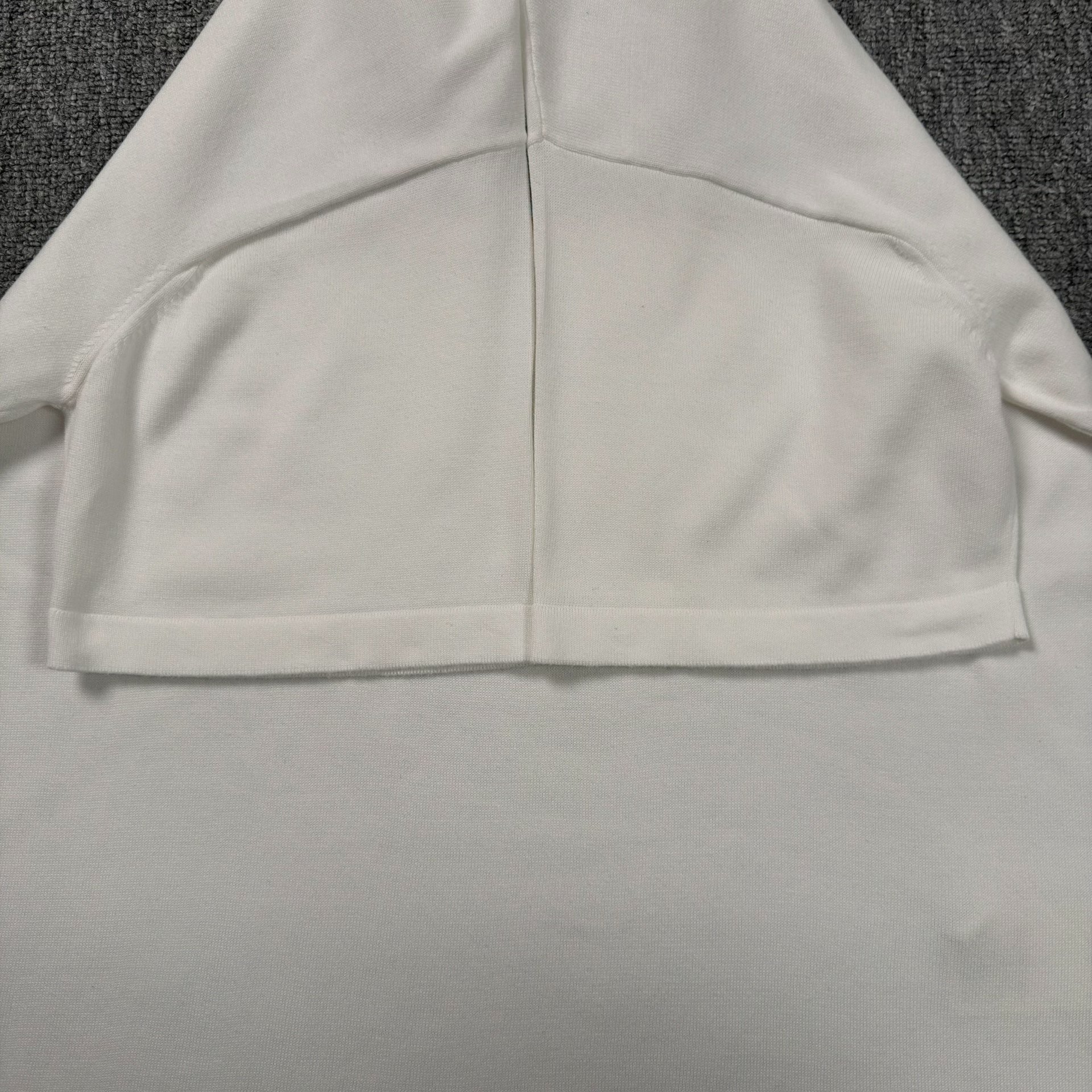 Louis Vuitton White Tiger Knit Short-Sleeve — detail