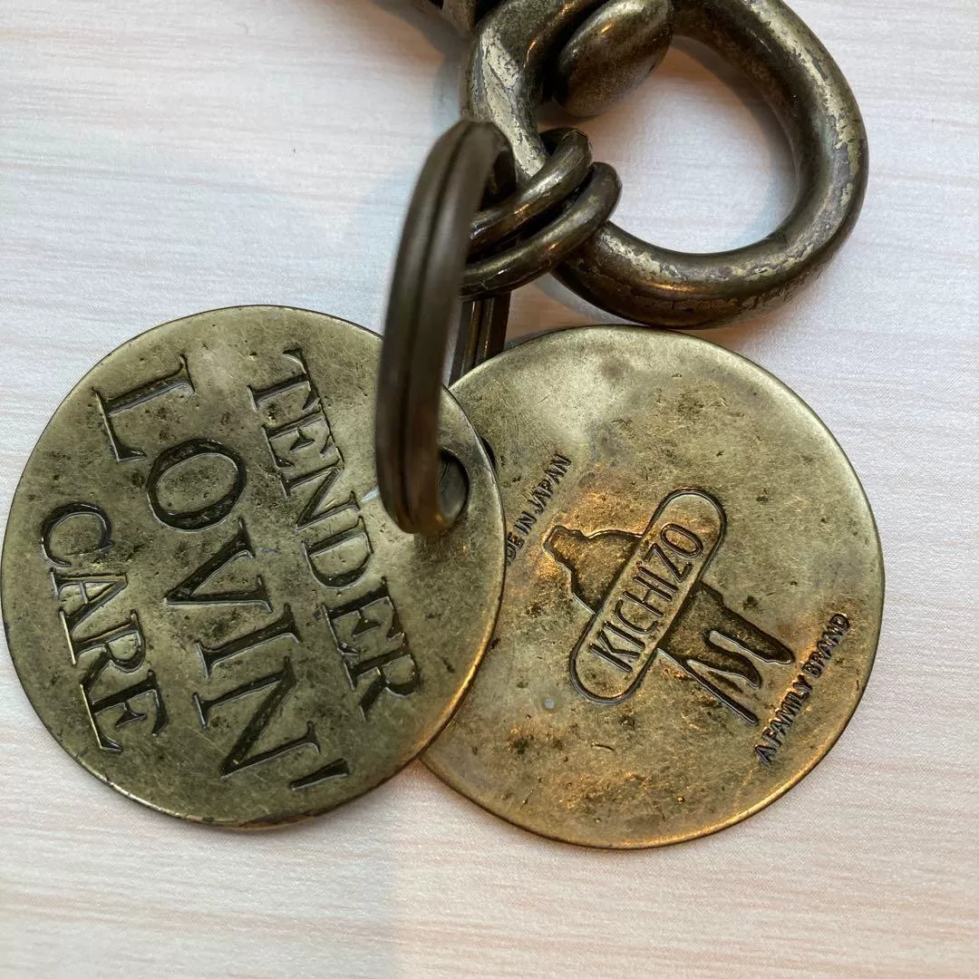 KICHIZO Brass Keychain with Nameplates — detail