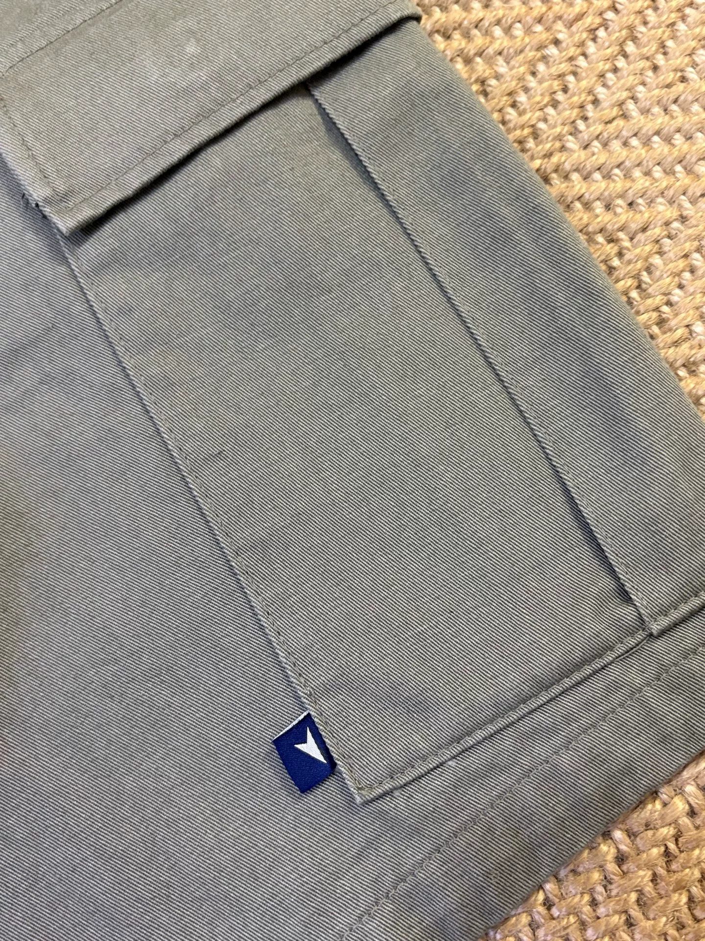 DESCENDANT DWU Cargo Shorts — label