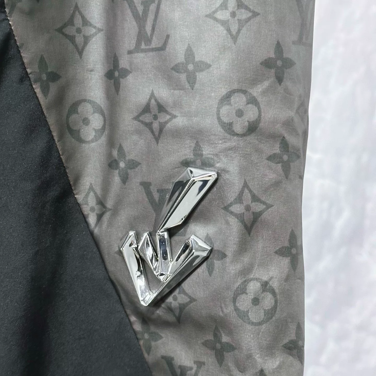 Louis Vuitton Heat-Sensitive Spliced Print Pants — detail