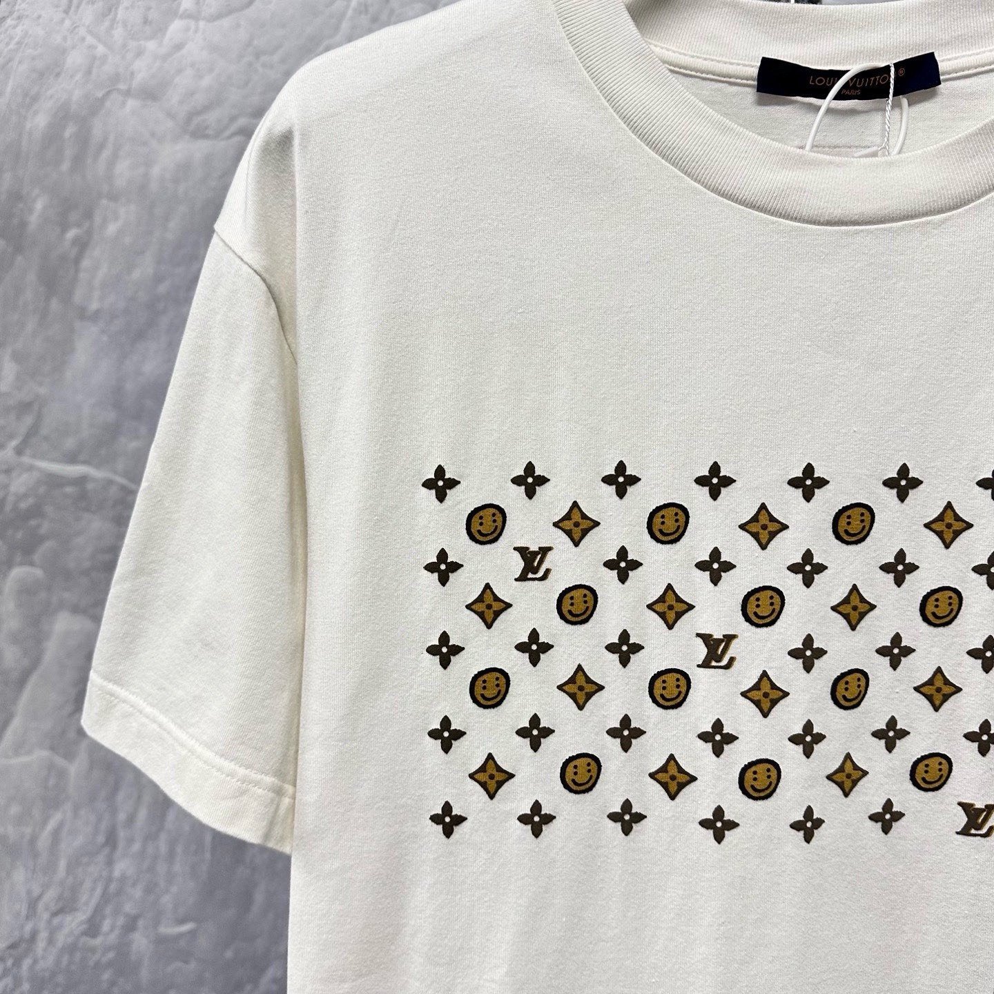 Louis Vuitton LV x CPFM Smiley Logo Tee — detail