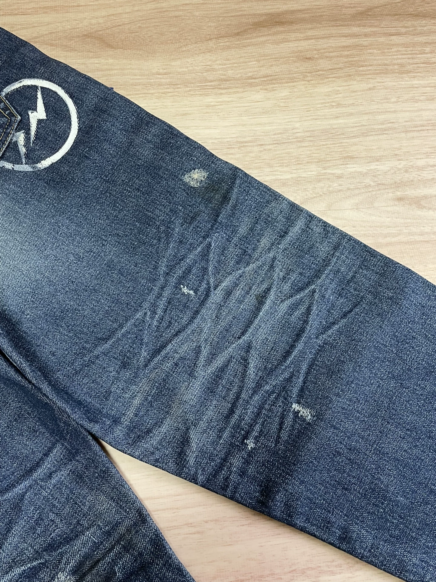 Vanquish Fragment Hiroshi Fujiwara Lightning Washed Jeans — label