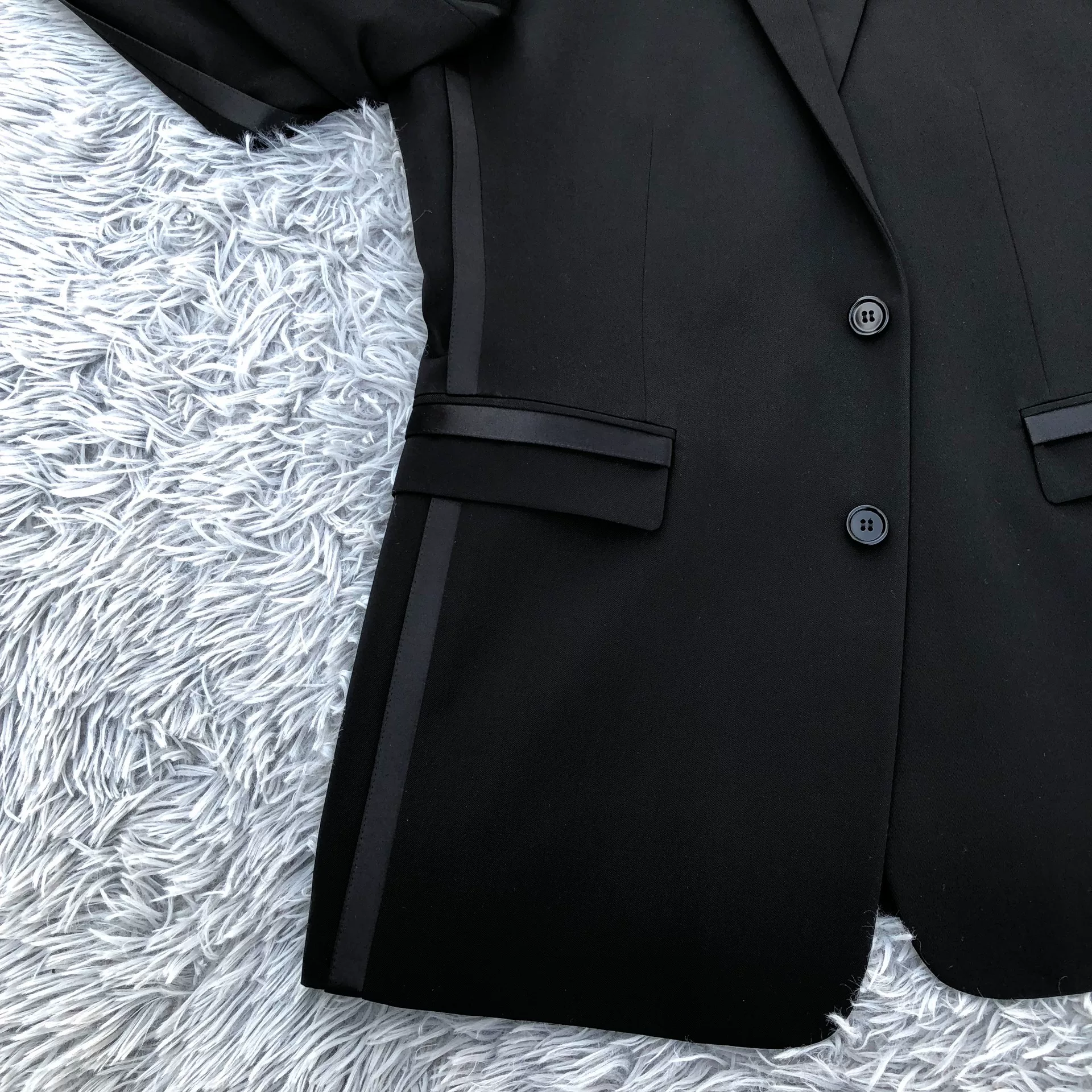 Dior Homme 18FW Black Leather Patch Suit — detail