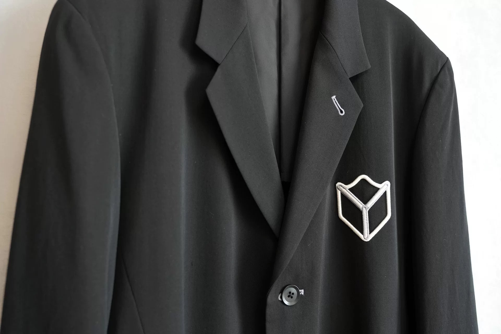 Yohji Yamamoto 03SS Embroidered Badge Coat — detail