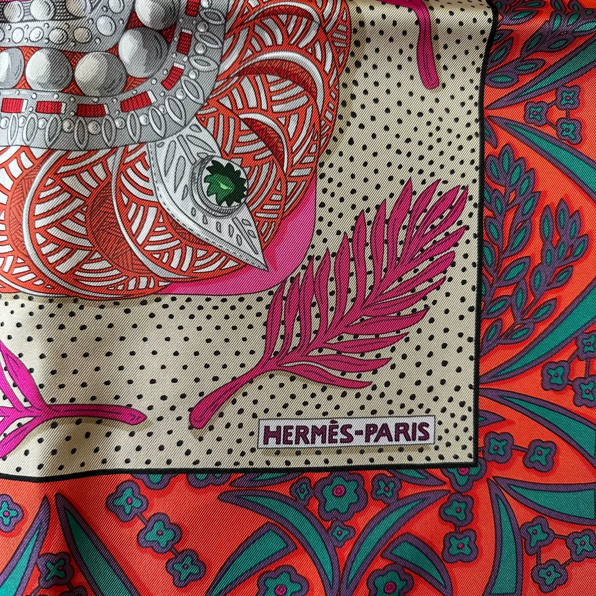Hermes Scarf with Feathers Patterns — detail