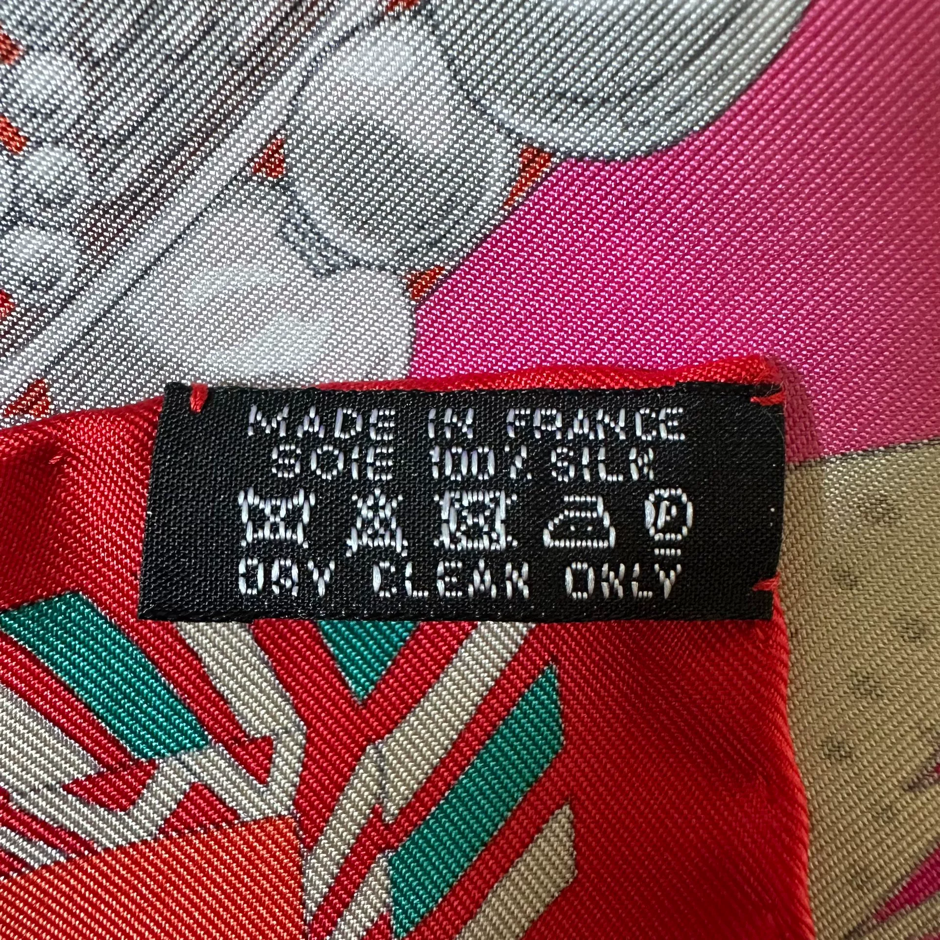 Hermes Scarf with Feathers Patterns — back