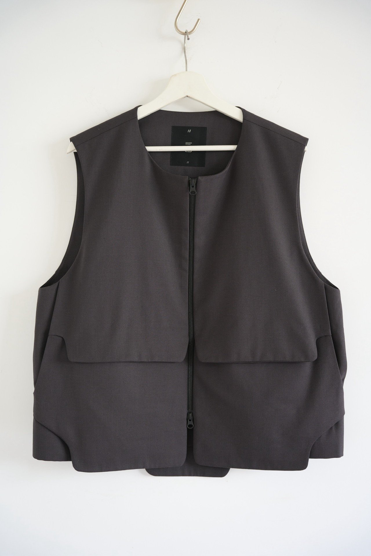 Common Divisor Multi-Pocket Gray Vest