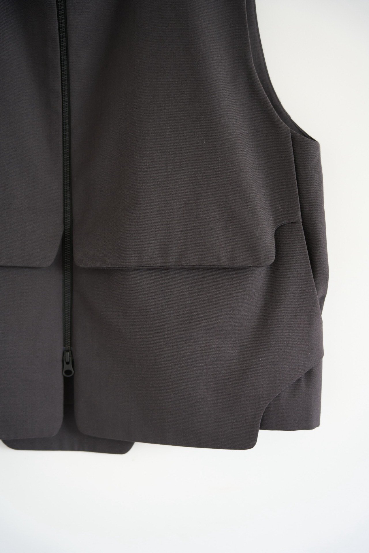 Common Divisor Multi-Pocket Gray Vest — detail