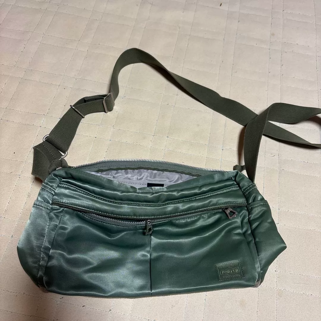 Porter Fade Green Crossbody Shoulder Bag — label