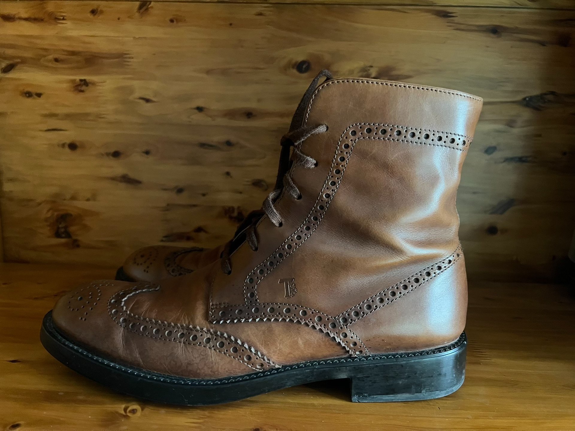 TOD'S Carved Leather Boots