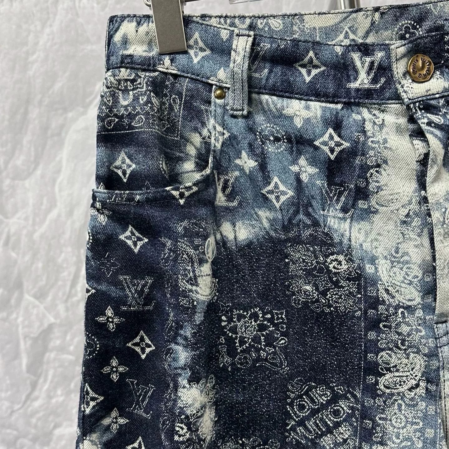 Louis Vuitton Bandana Print Denim Shorts — detail