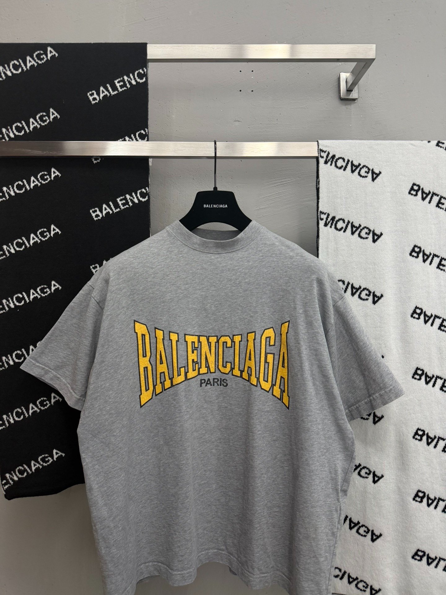 Balenciaga Gray Large Logo T-Shirt — detail