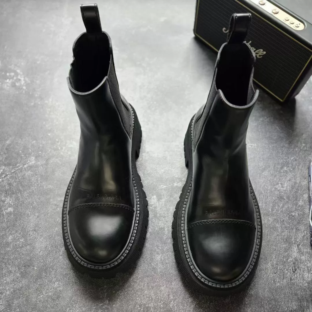 Balenciaga Tractor Chelsea Boots — front