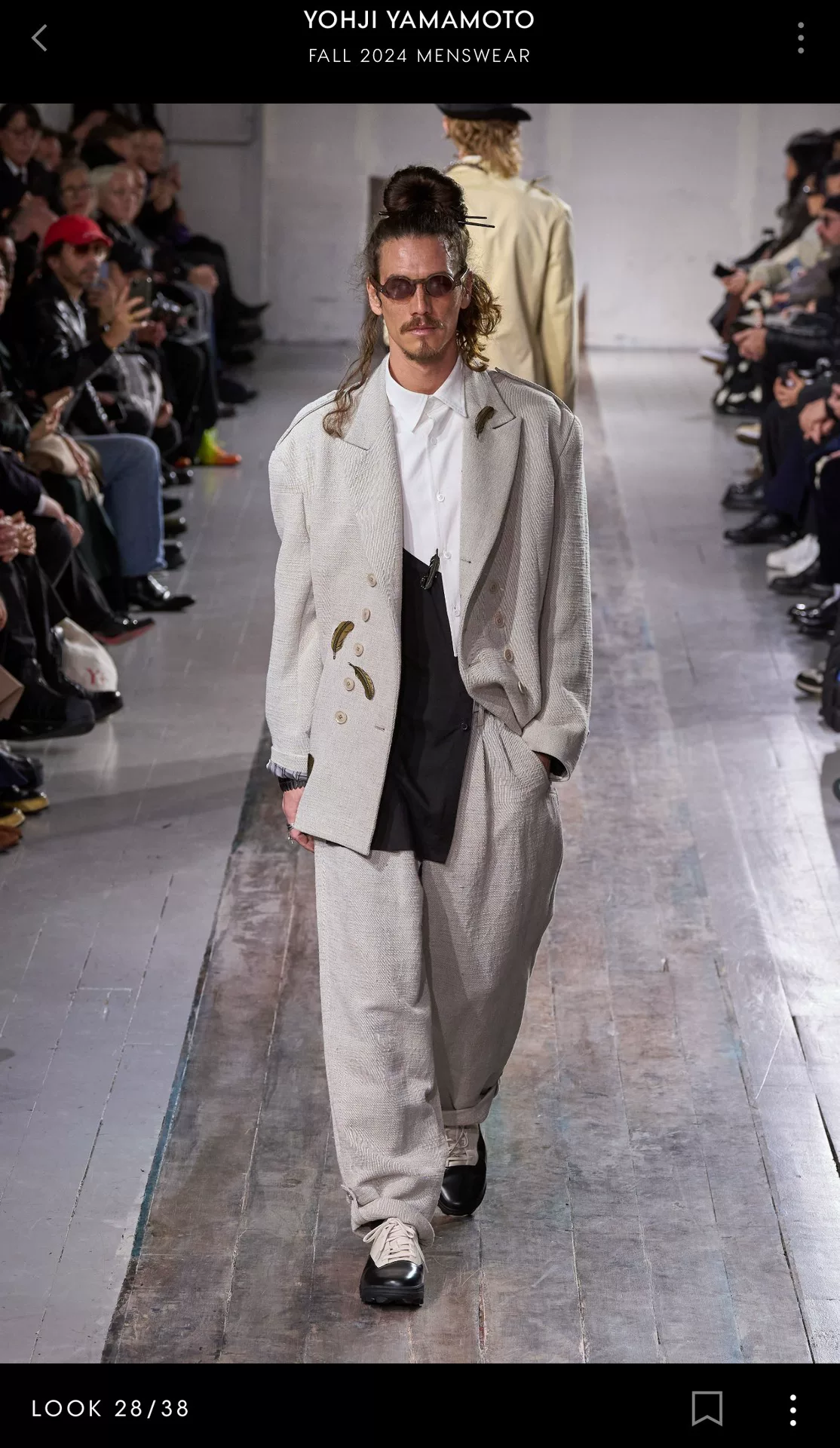 Yohji Yamamoto 24aw Feather Brooch — detail
