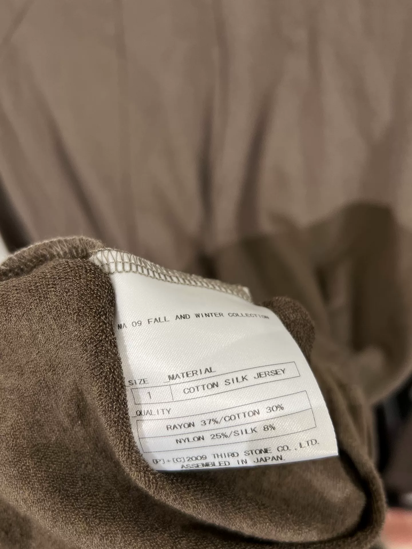 Uniqlo Brown Long-Sleeve V-Neck Top — label