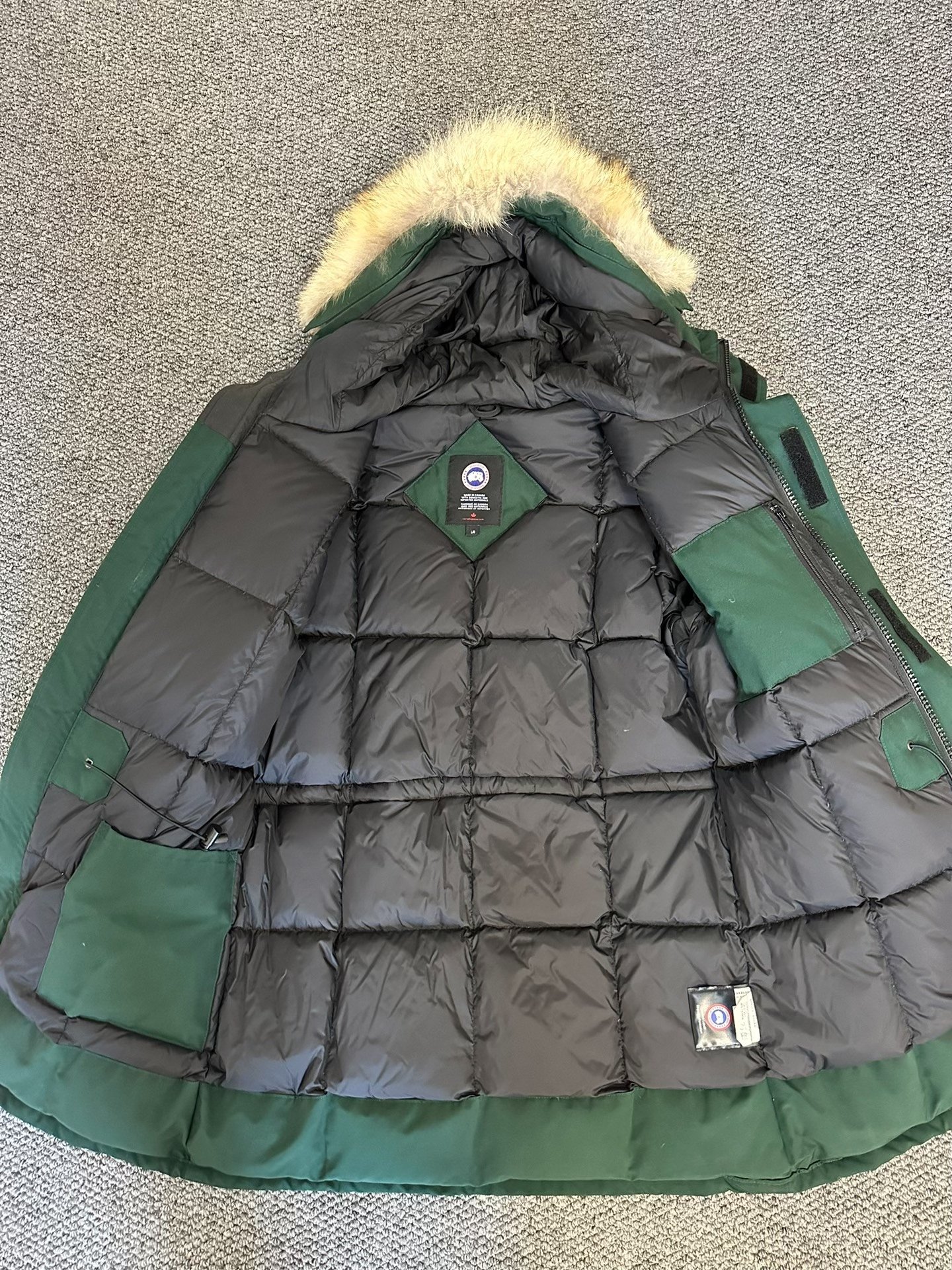 Canada Goose Green Down Jacket Wolf Fur L — detail