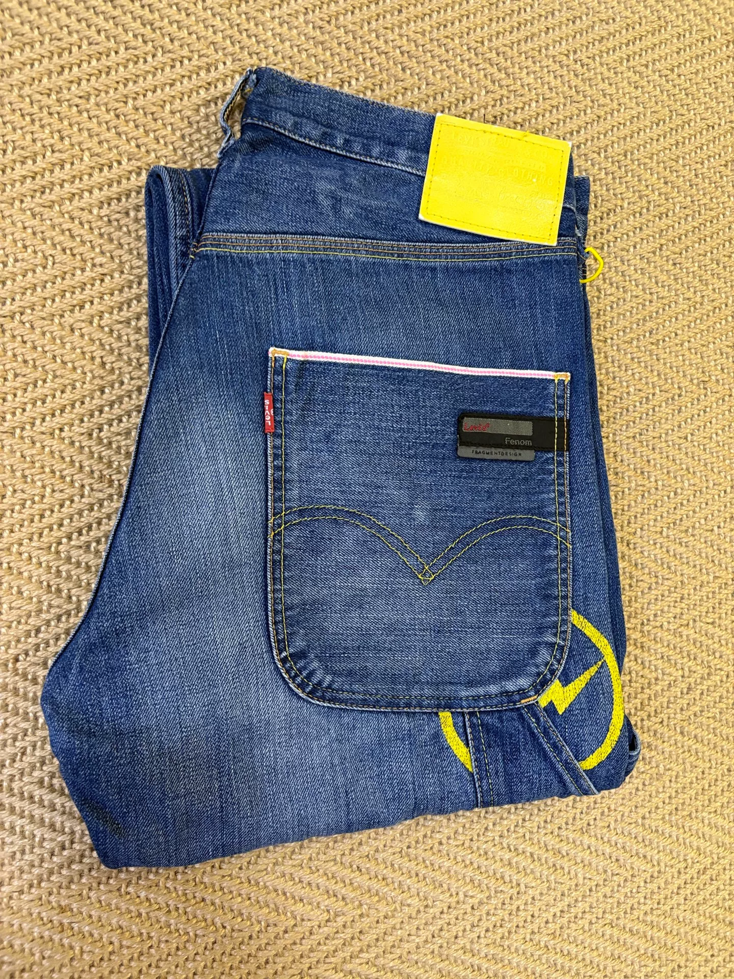 Levi's Fenom Yellow Flash Cargo Jeans — detail