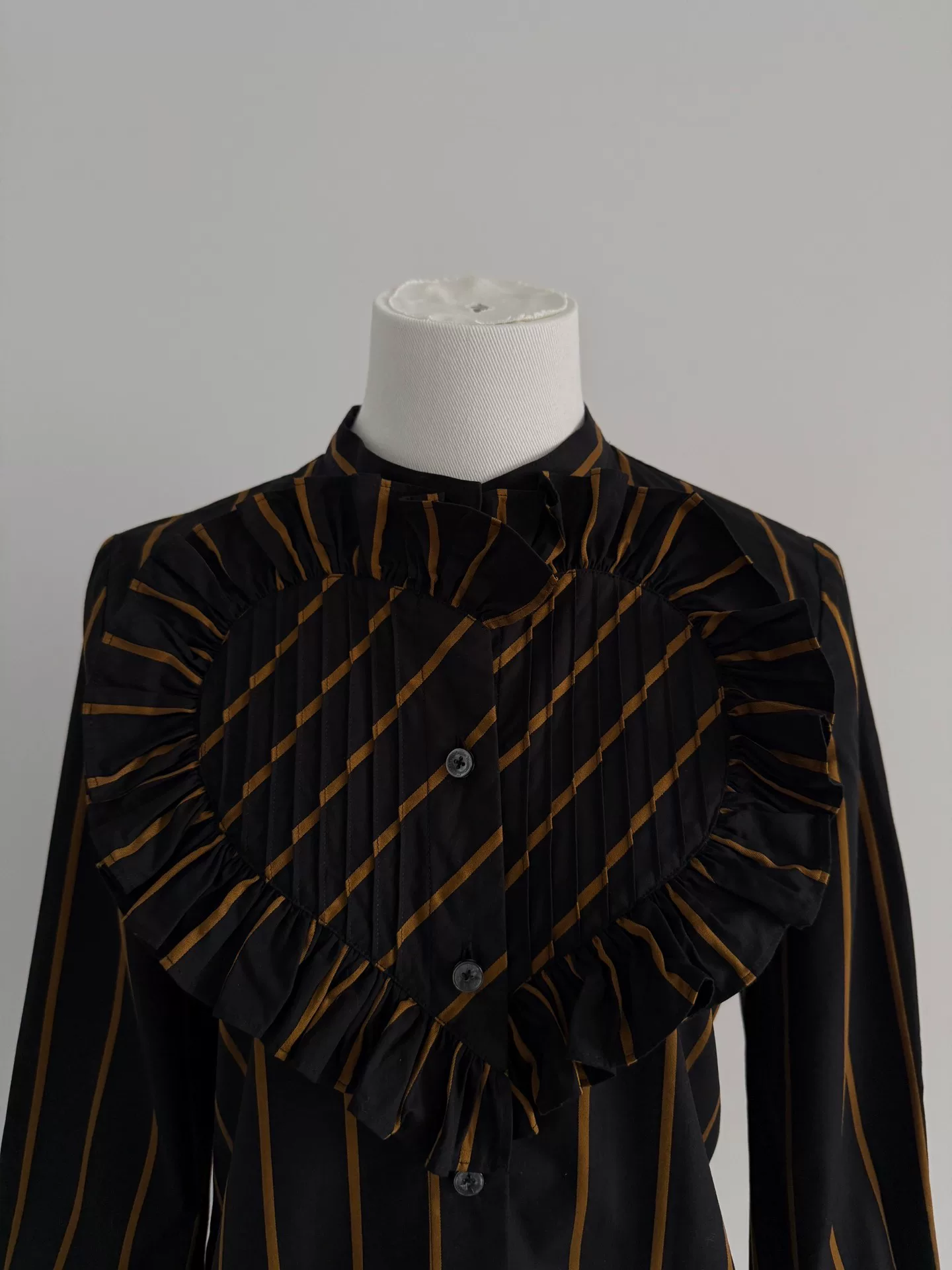 Vivienne Westwood Heart Black Gold Shirt — detail