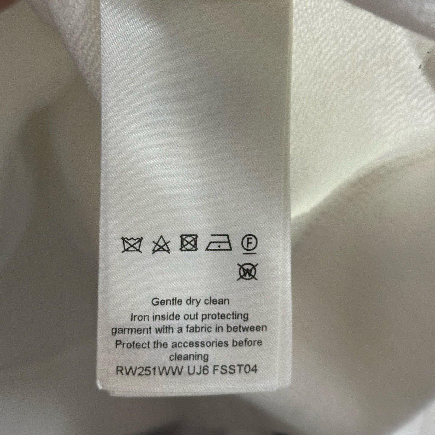 Louis Vuitton SS25 Logo Chain Tee — label