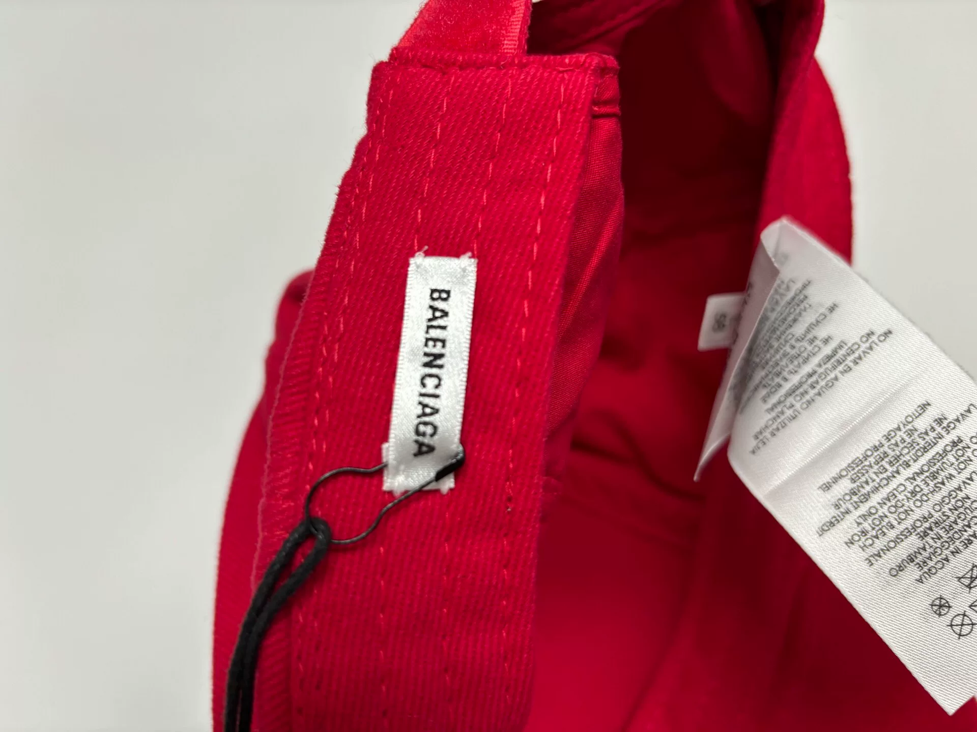 Balenciaga Red Brand Embroidered Baseball Cap — detail