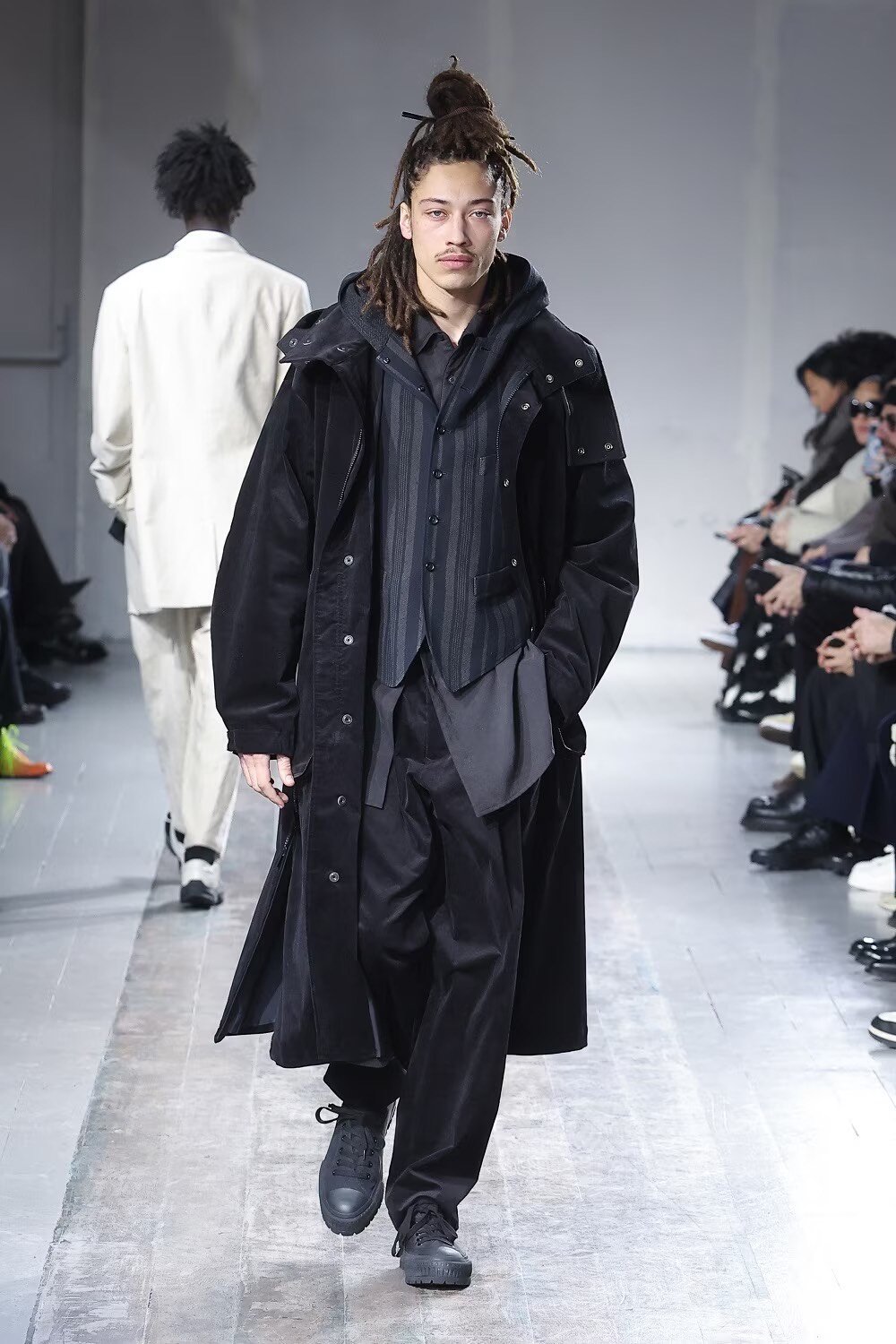 Yohji Yamamoto 24AW Chain Velvet Coat — detail