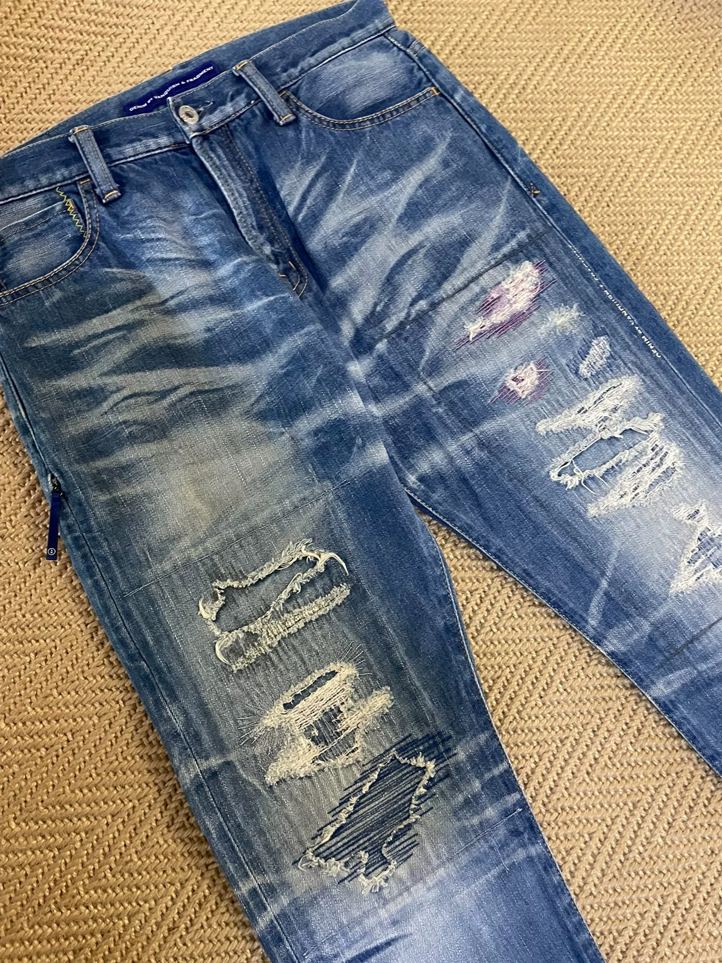 Vanquish Fragment Washed Distressed Cropped Jeans — detail