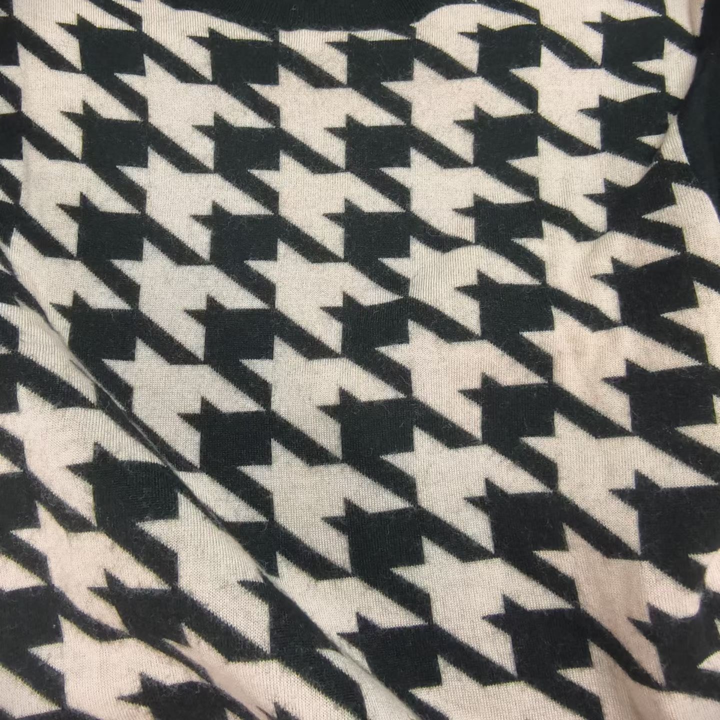 Christian Dior Black White Houndstooth Wool Sweater — detail