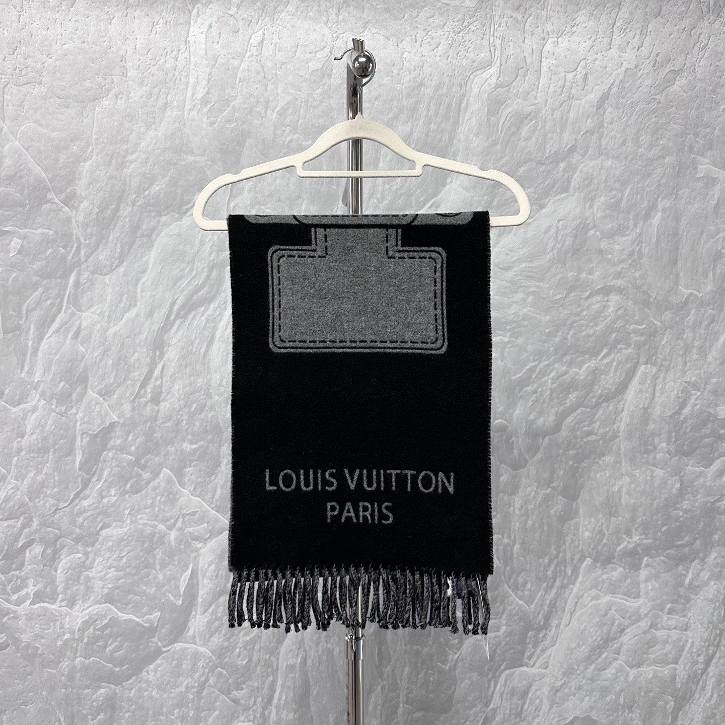 Louis Vuitton Hard Case Tassel Wool Scarf