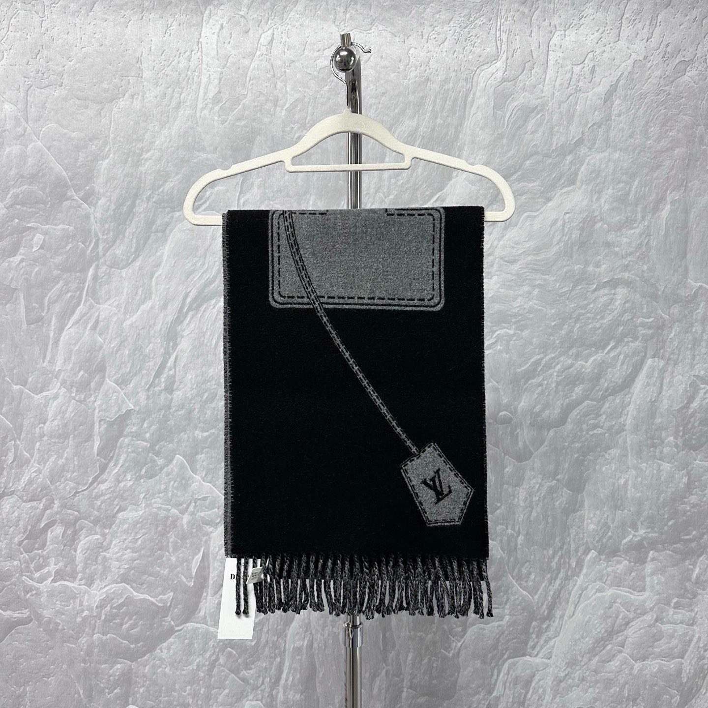 Louis Vuitton Hard Case Tassel Wool Scarf — detail