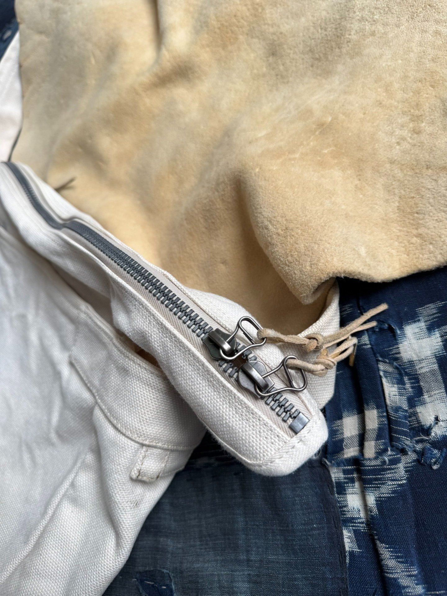 VISVIM ICT UT.SATCHEL (M) Deer Leather Satchel — label