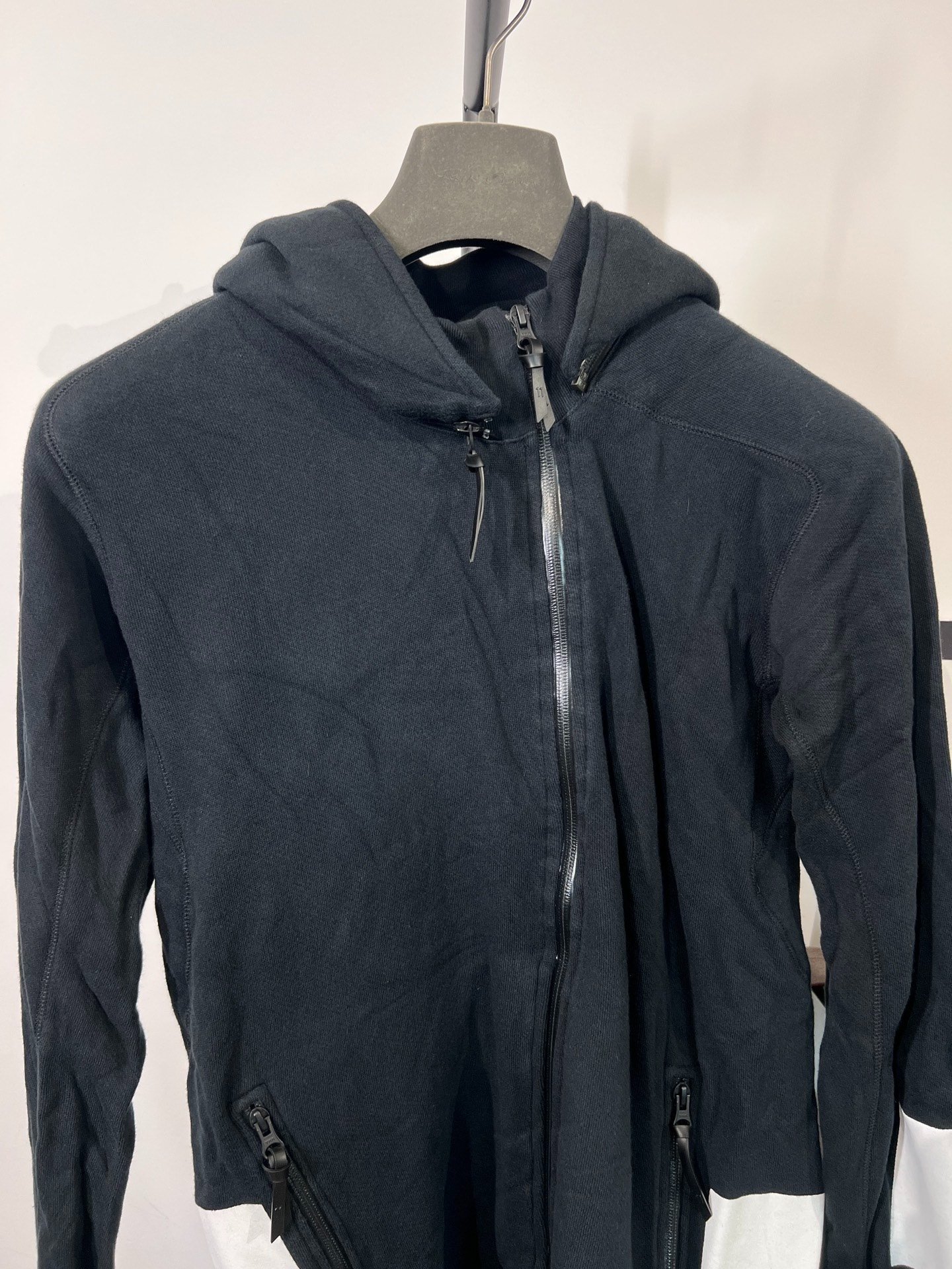 Boris Bidjan Saberi 11by bbs Z1F Hoodie — detail