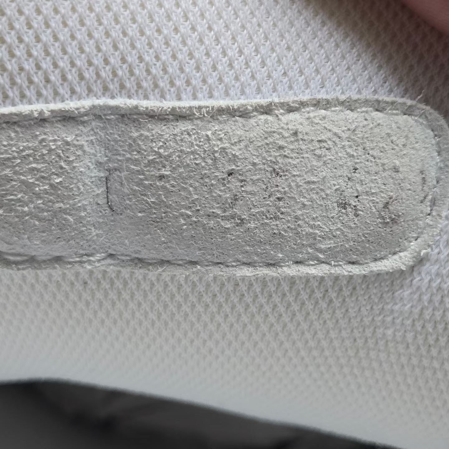 Dior B35 White Sneakers — label