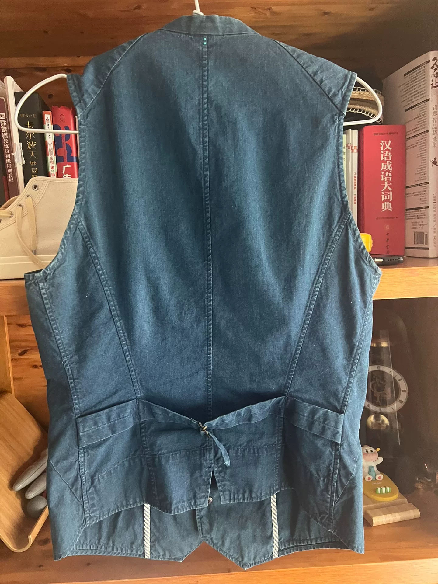 45R Women's Indigo Dyed Vest — label