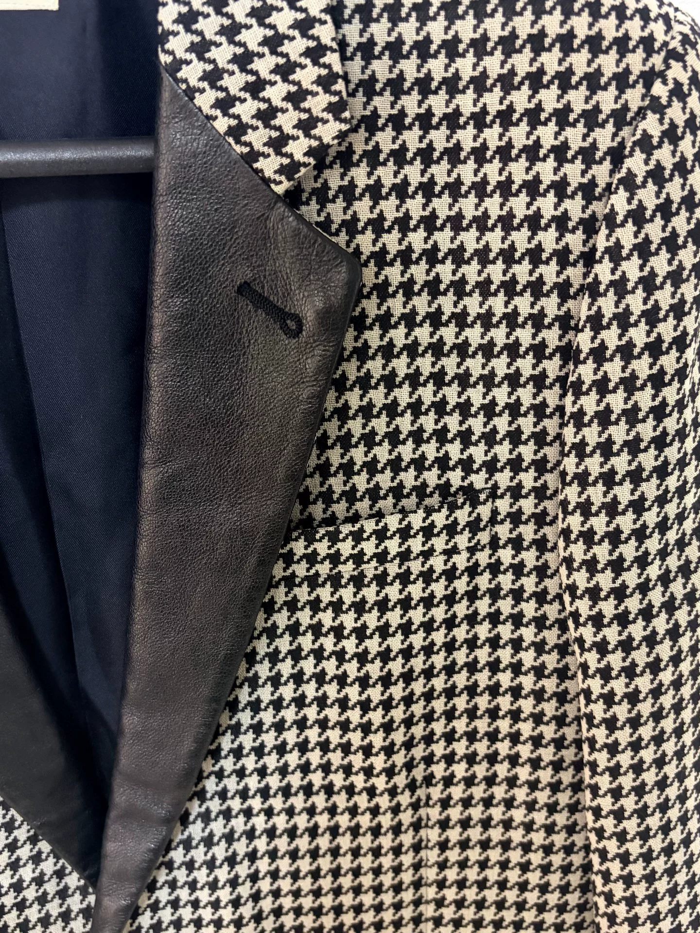 Saint Laurent Houndstooth Leather Collar Smoking Blazer — detail