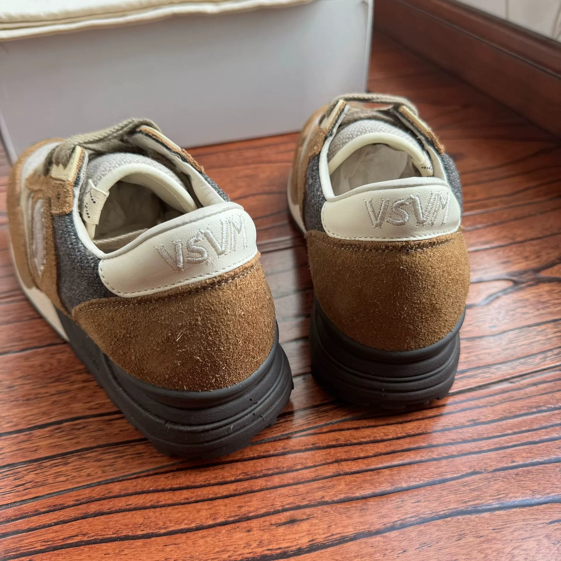 Visvim 18aw Roland Jogger Veg Suede — label