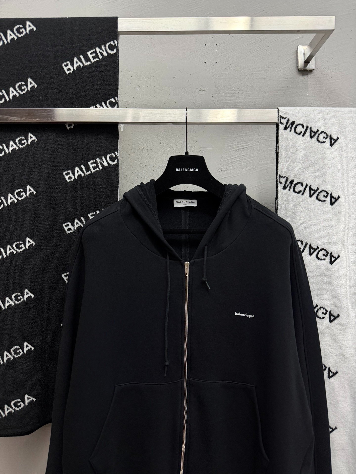 Balenciaga Black Small Logo Zip Hoodie L — front