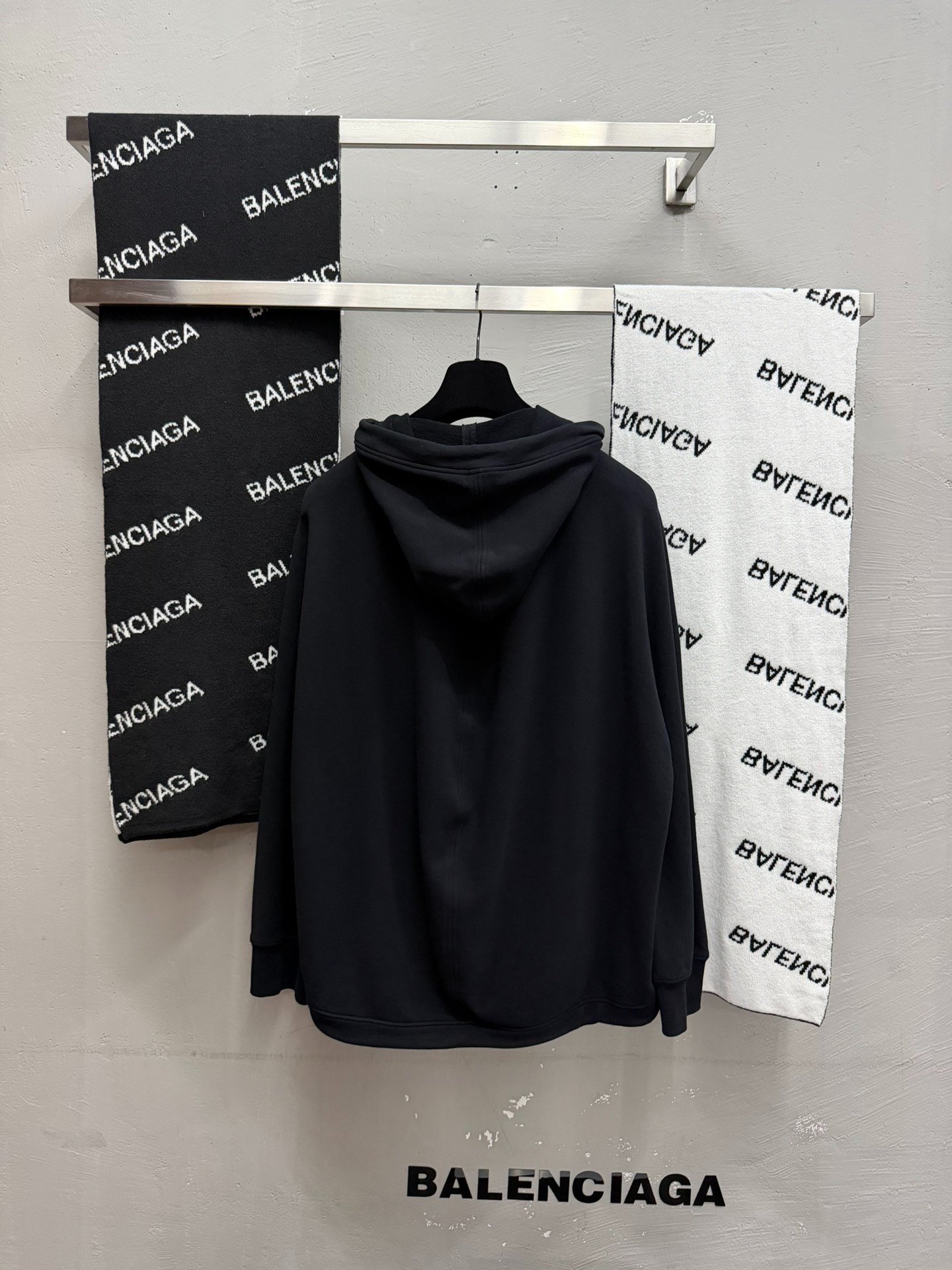 Balenciaga Black Small Logo Zip Hoodie L — detail