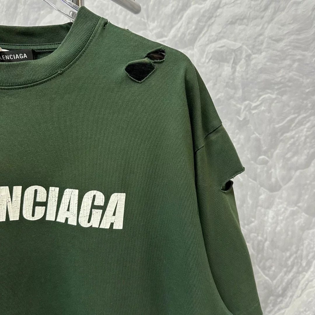 Balenciaga Distressed Logo Print T-Shirt — detail