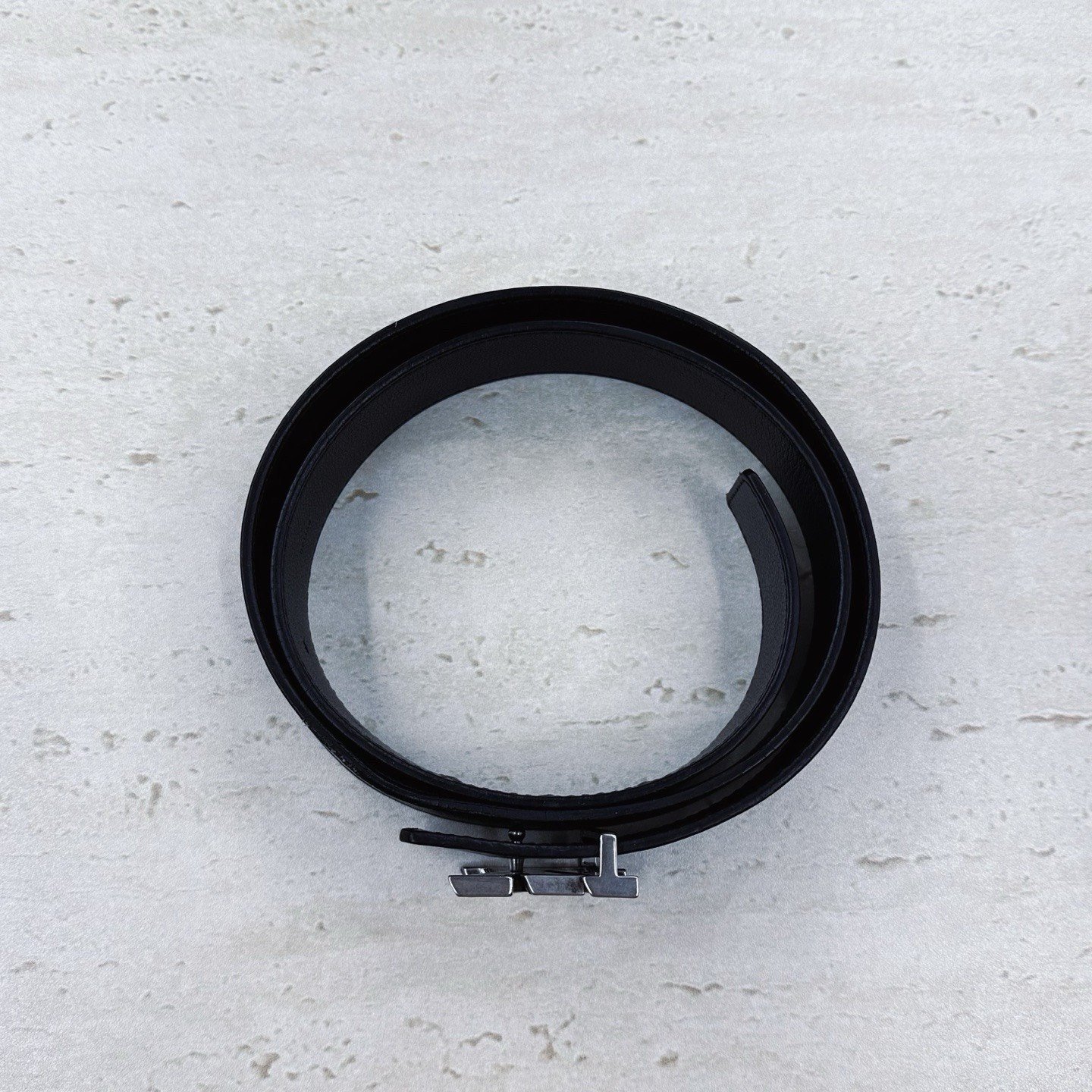 Louis Vuitton LV Logo Leather Belt — detail