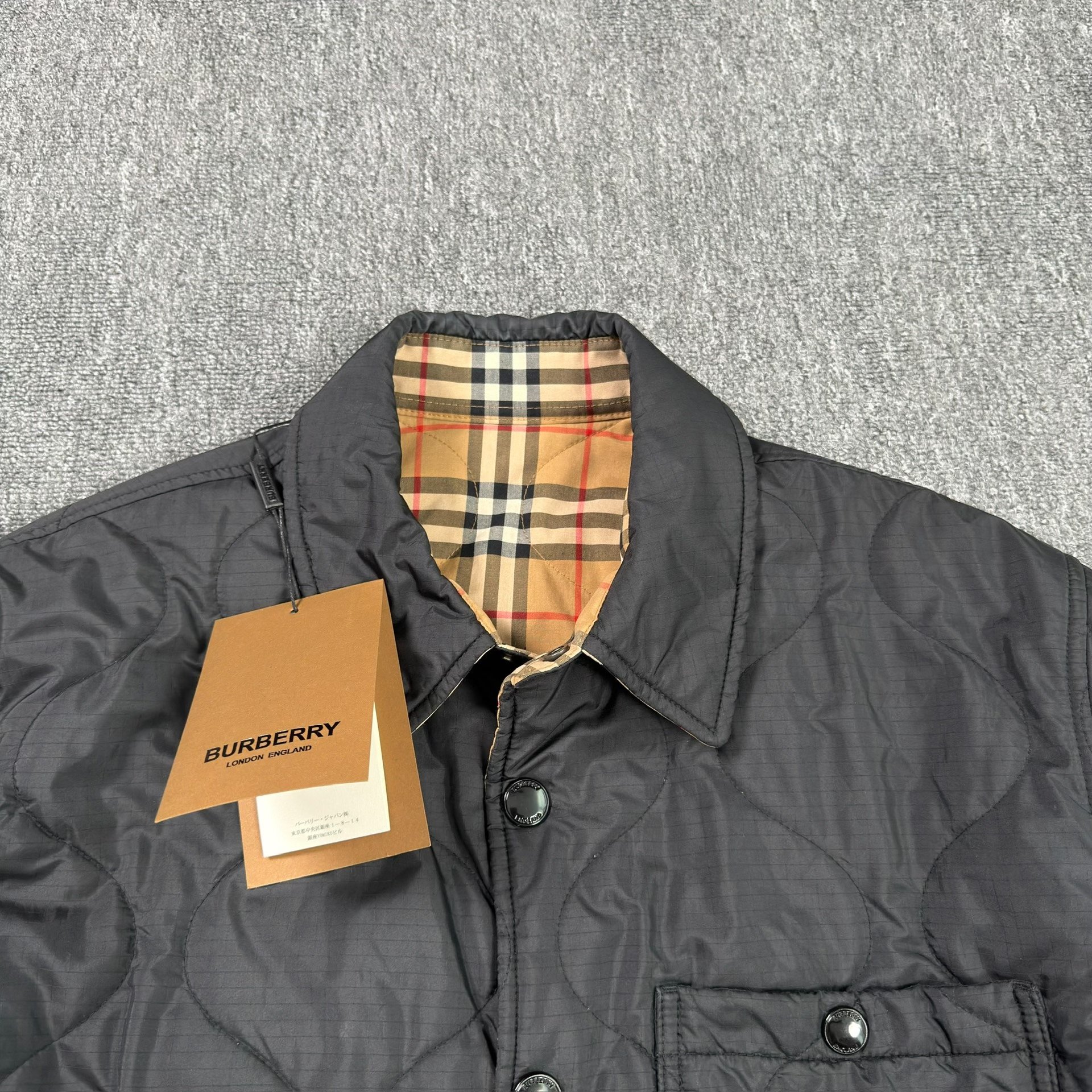 Burberry Black Quilted Short Jacket — detail
