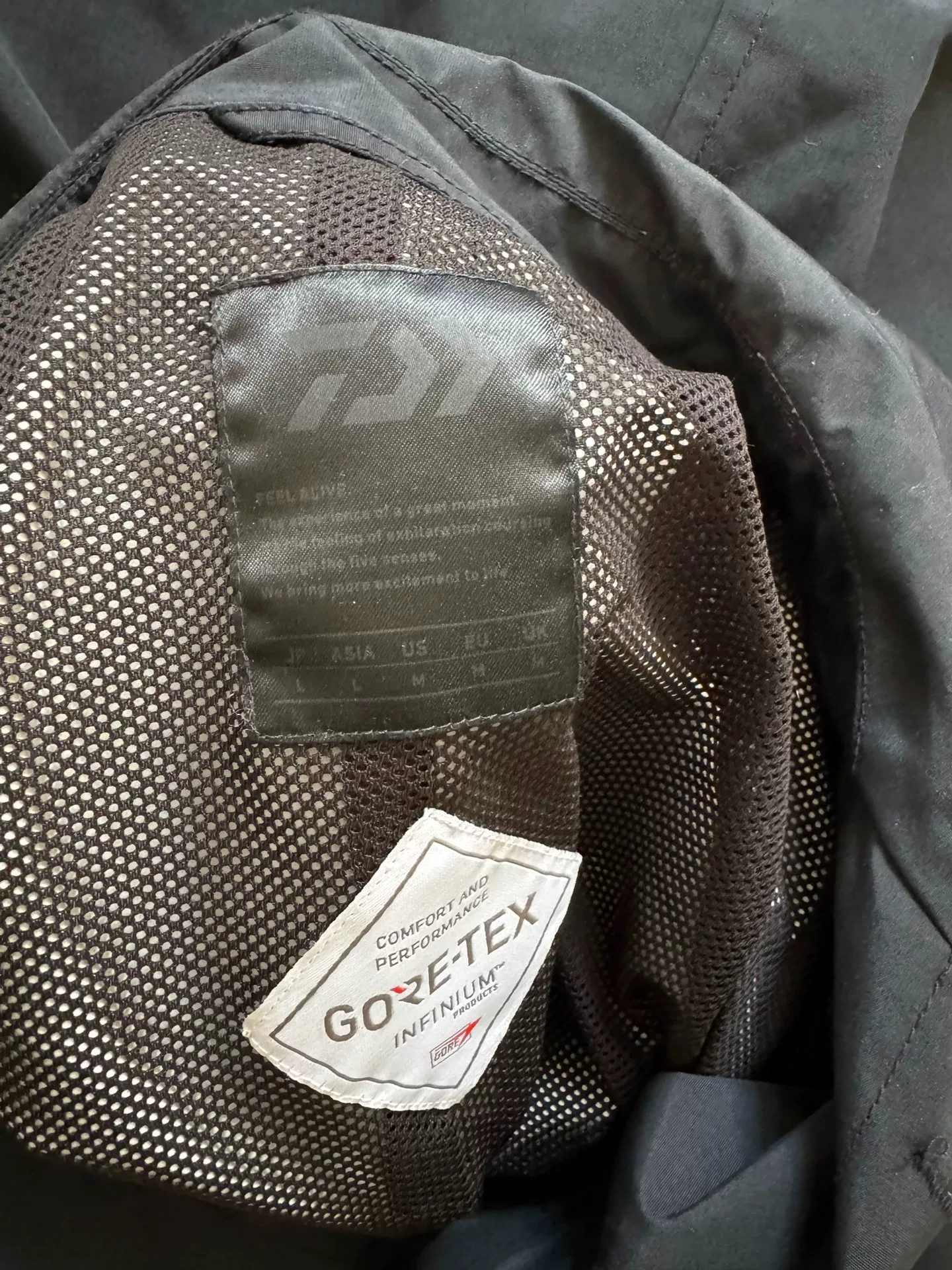 DAIWA Windbreaker Size L — front