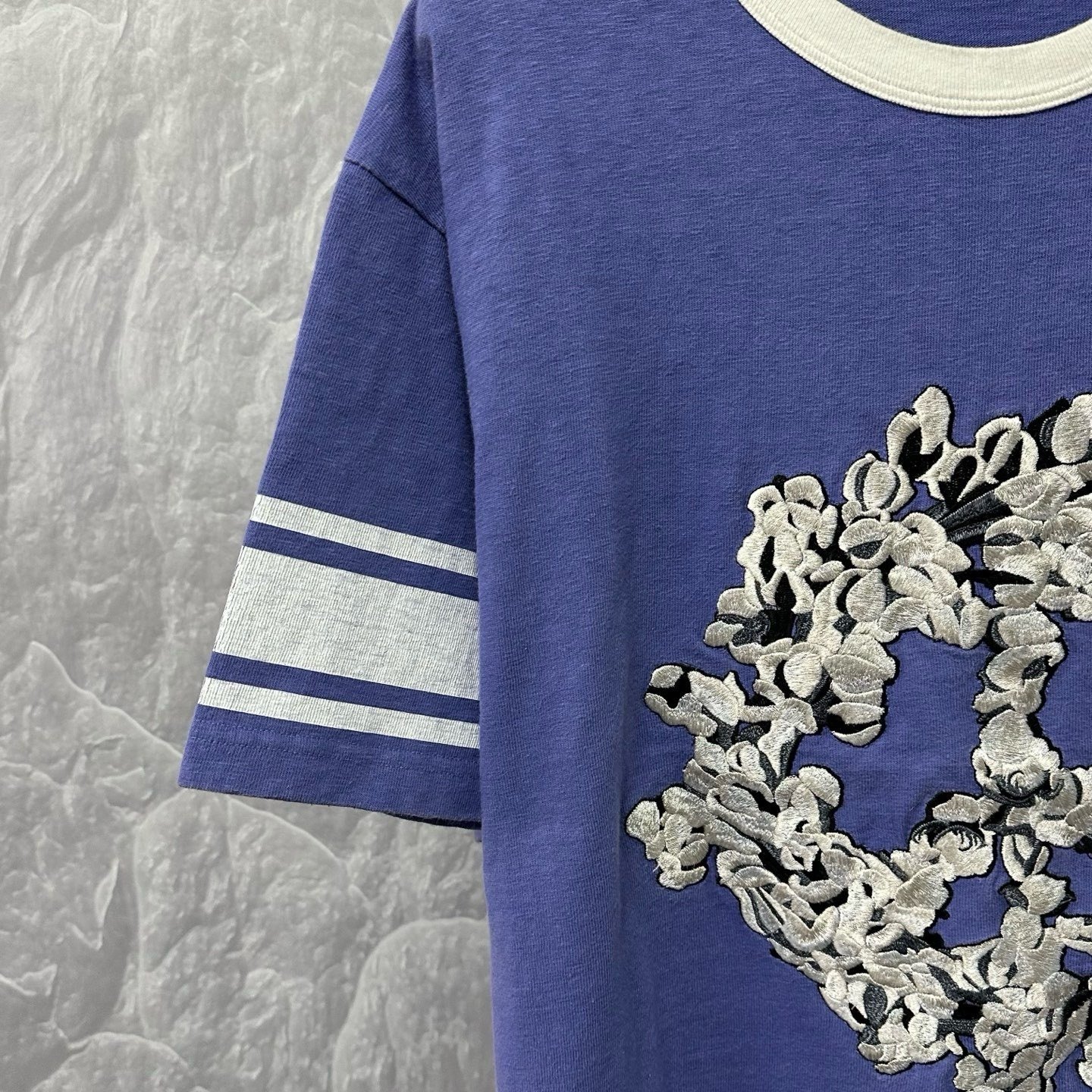 DIOR TEARS Floral Embroidery Short-Sleeve Shirt — detail