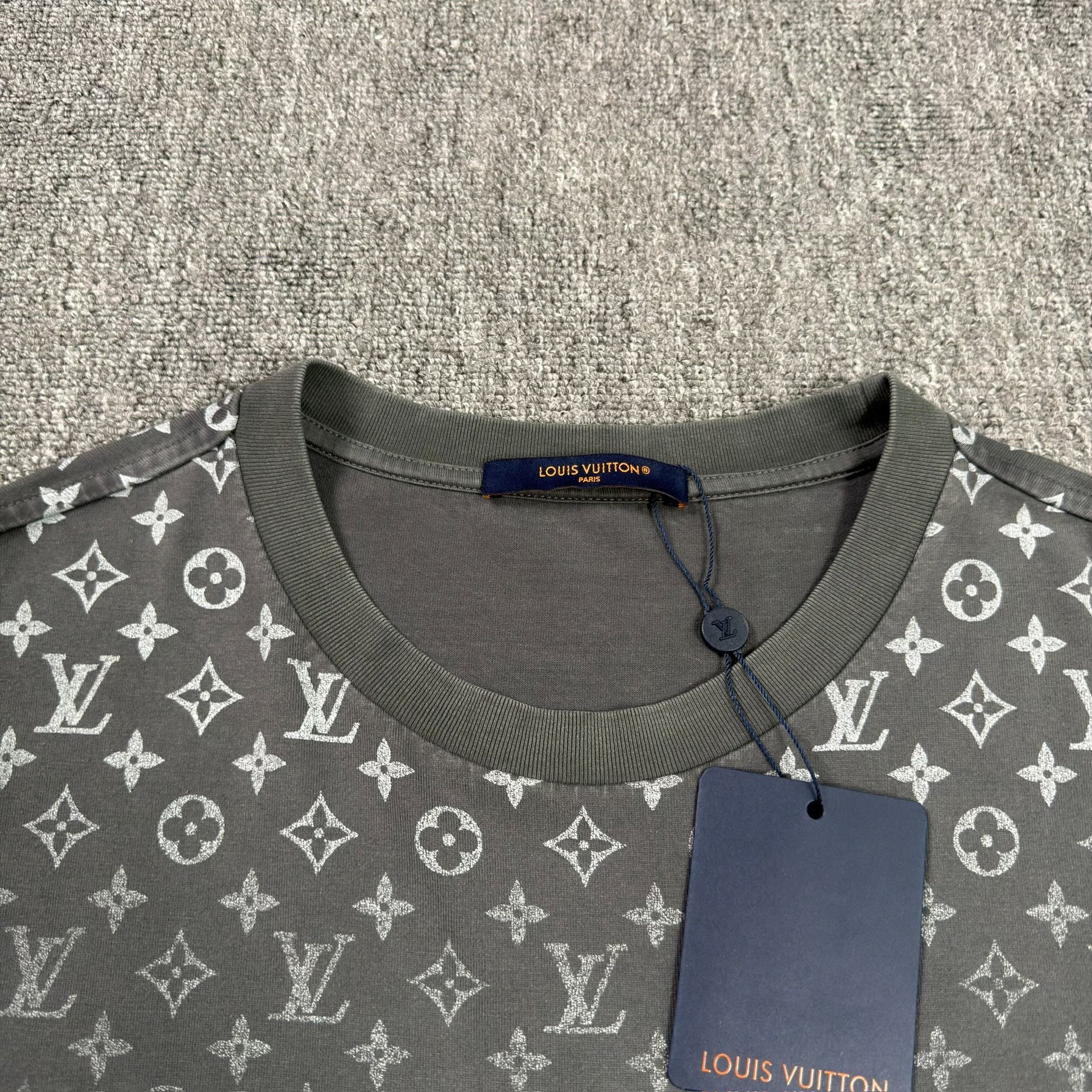 LV Gradient Monogram Gray Short-Sleeve Tee — detail