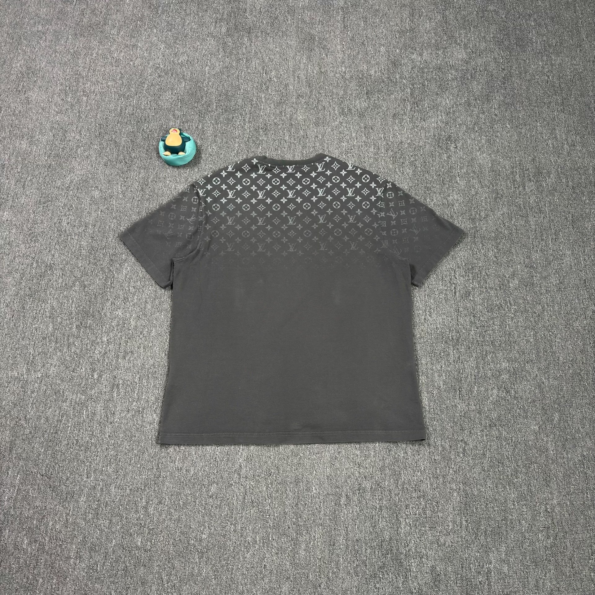 LV Gradient Monogram Gray Short-Sleeve Tee — front