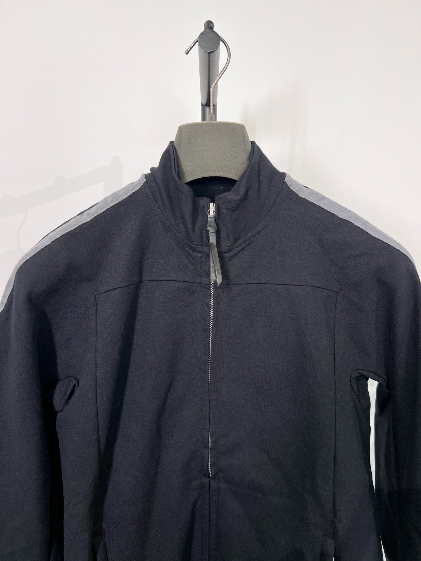 BBS FUT1 Stand-Collar Zip Jacket — detail