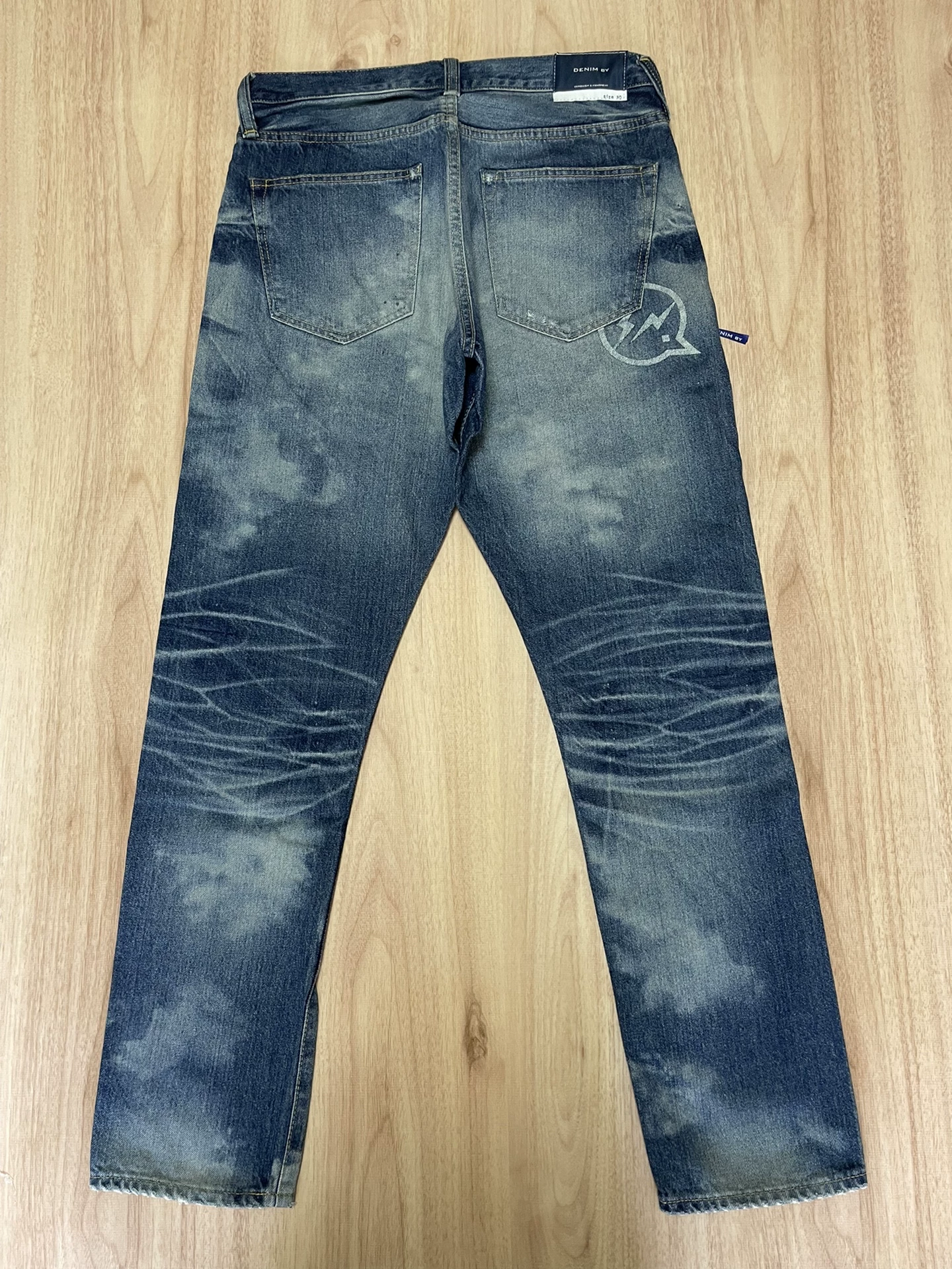 DENIM BY VANQUISH FRAGMENT Distressed Jeans — front