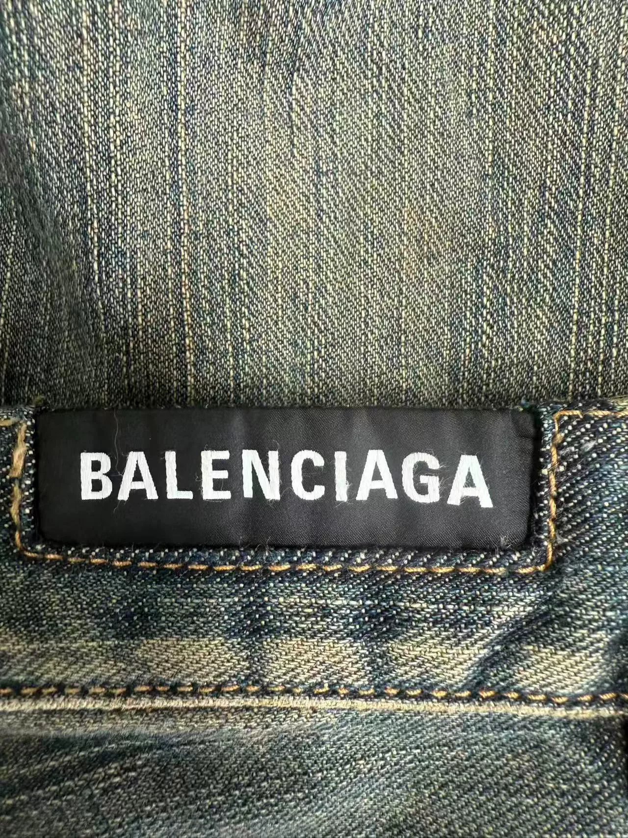 Balenciaga Logo Straight-Leg Jeans — detail