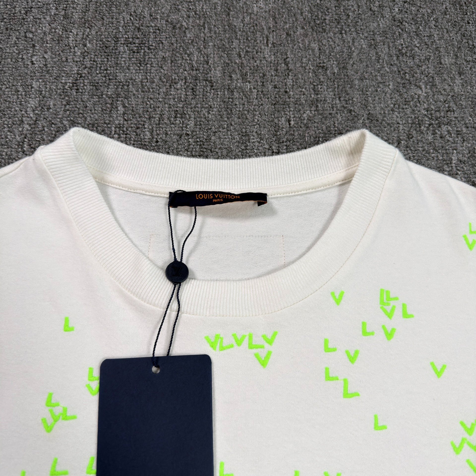 Louis Vuitton Green Crane Print Short-Sleeve — detail