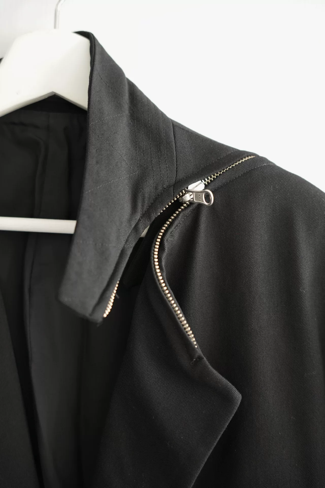 Yohji Yamamoto 04AW Zip Collar Suit — detail